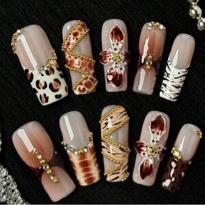 Elegant Nail Art Set with Gold and Brown Accents